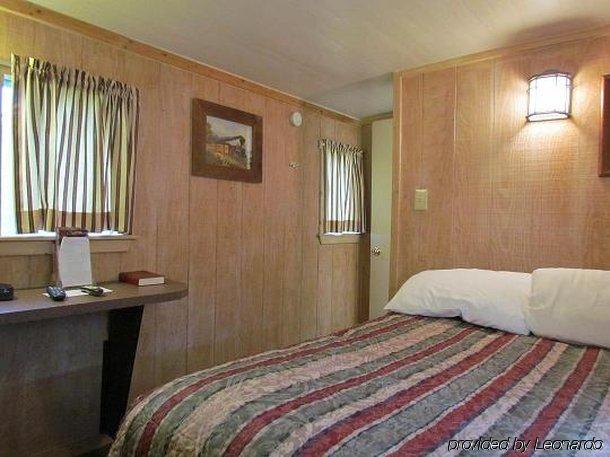Motel Red Caboose & Restaurant 2*