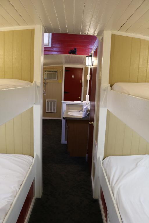 Motel Red Caboose & Restaurant 2*