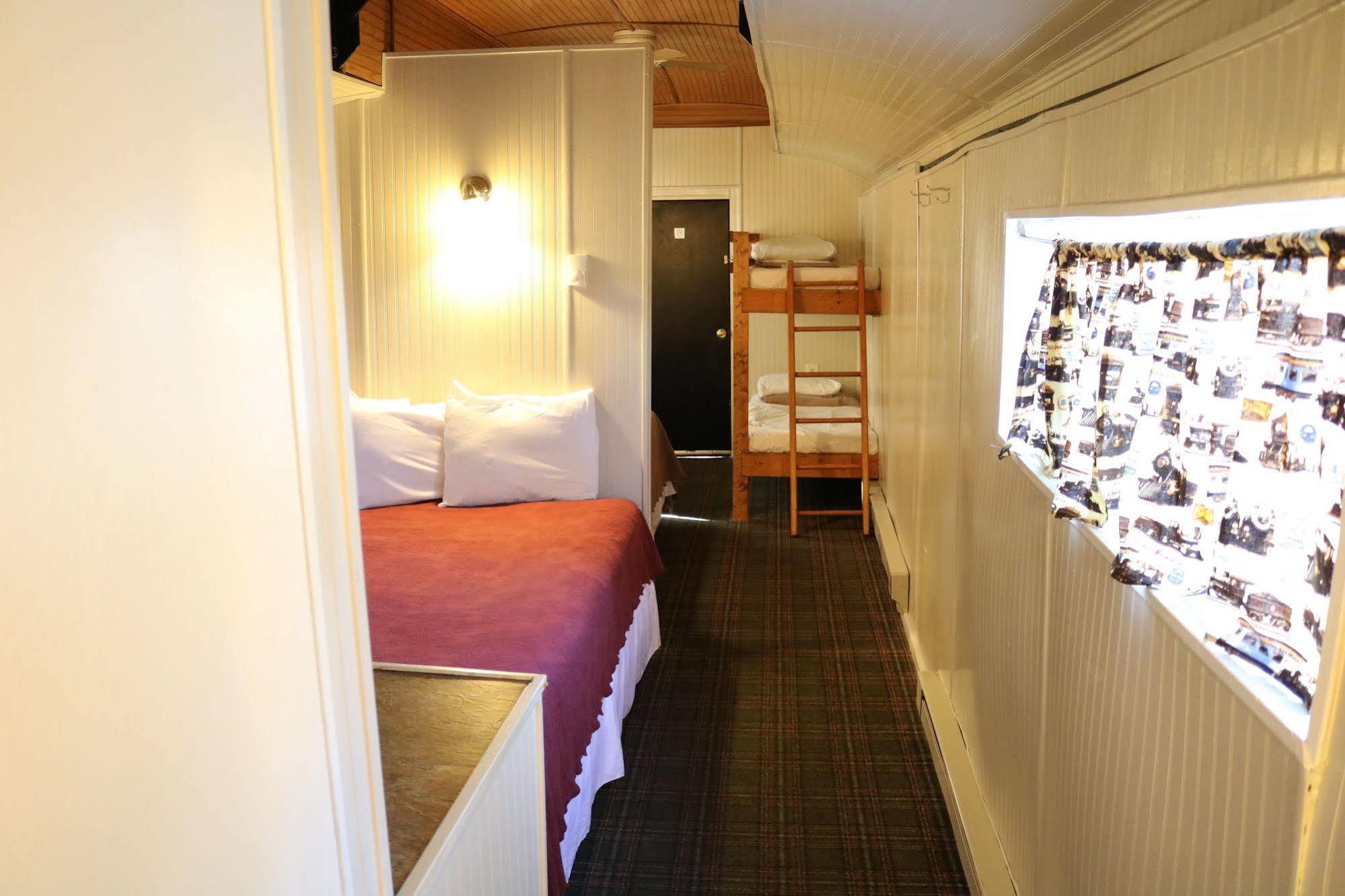 Motel Red Caboose & Restaurant 2*