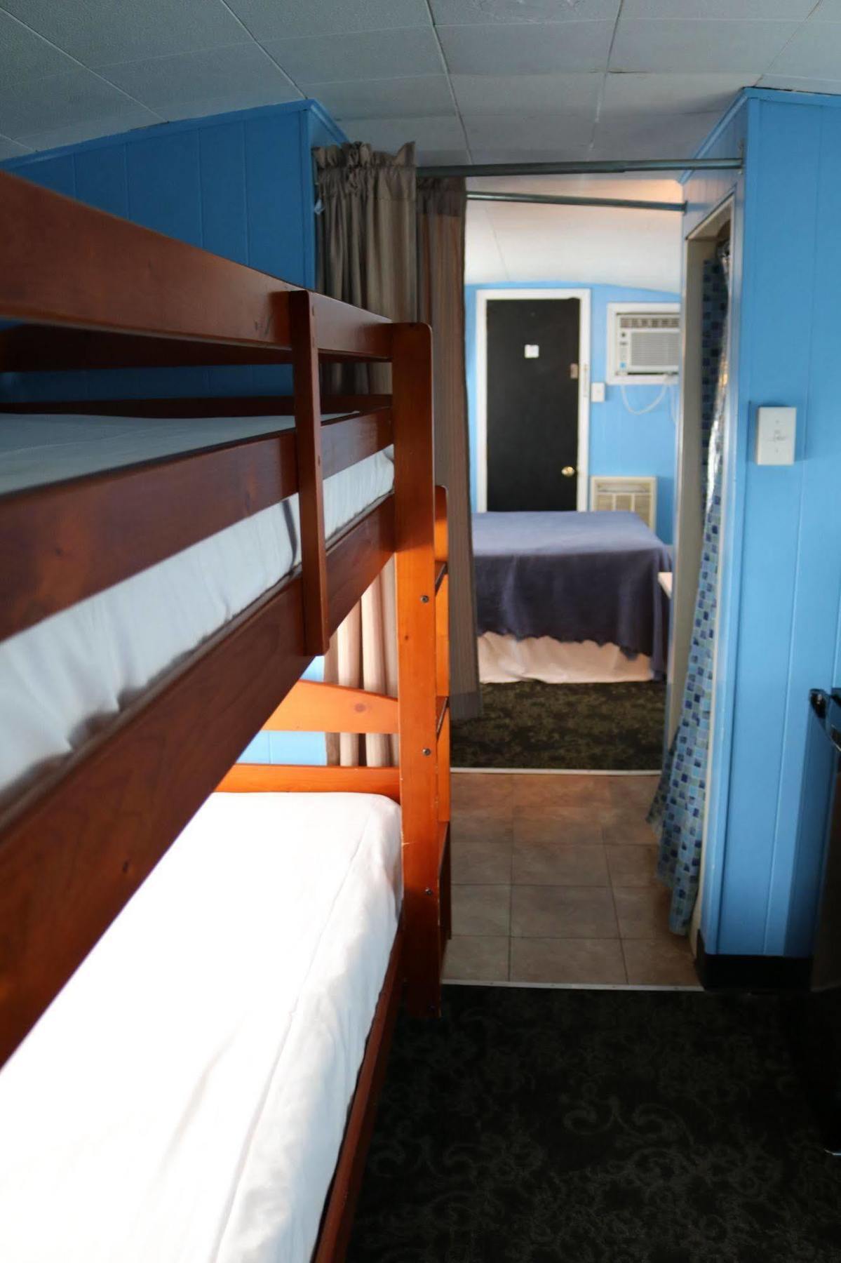 Motel Red Caboose & Restaurant 2*